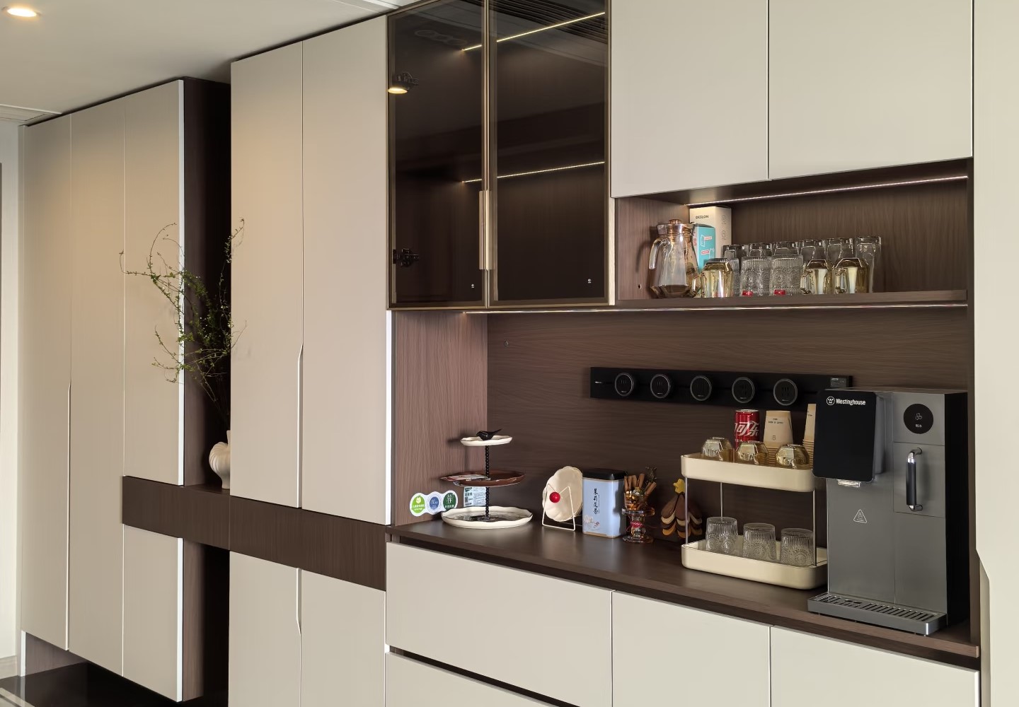 Vì sao ngày càng nhiều gia đình chuyển sang dùng ổ cắm thanh ray?