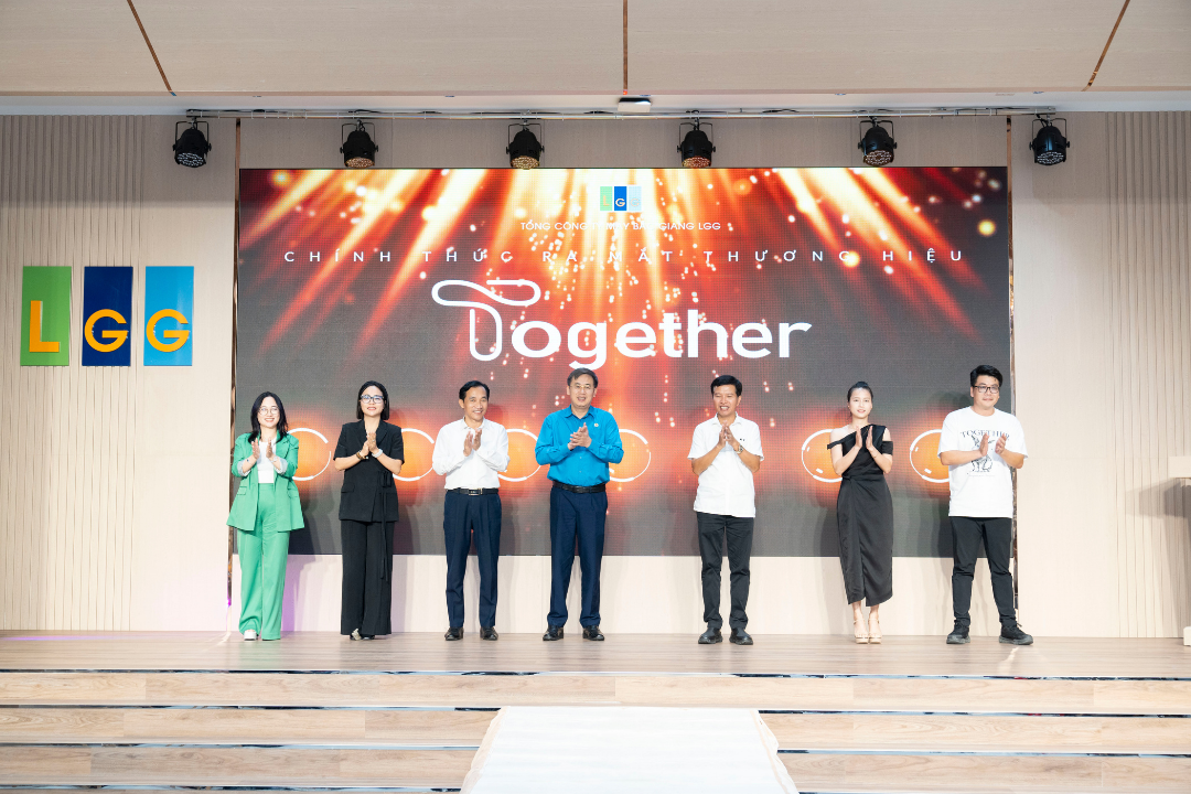 Together – Khởi đầu hành trình “Sống xanh – Sống chất” cùng thế hệ trẻ Việt Nam.