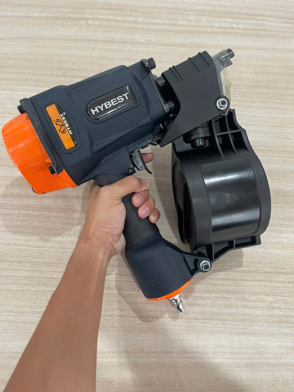 Máy đóng đinh cuộn cầm tay HYBEST, model HPCN70