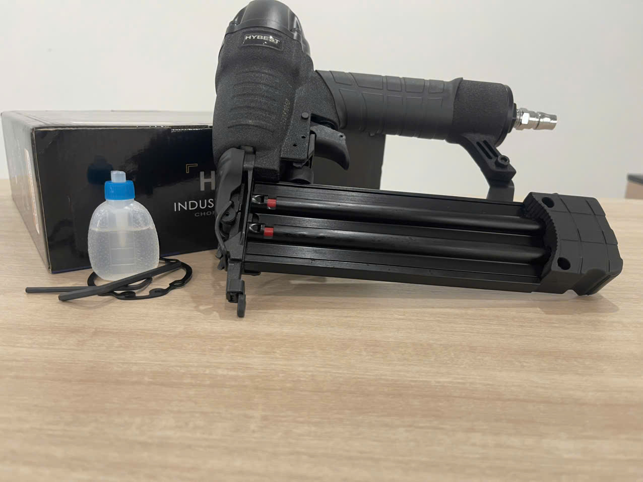 Máy đóng đinh cầm tay HYBEST, model F50