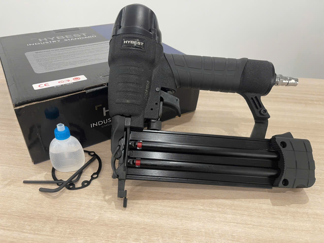 Máy đóng đinh cầm tay HYBEST, model F50