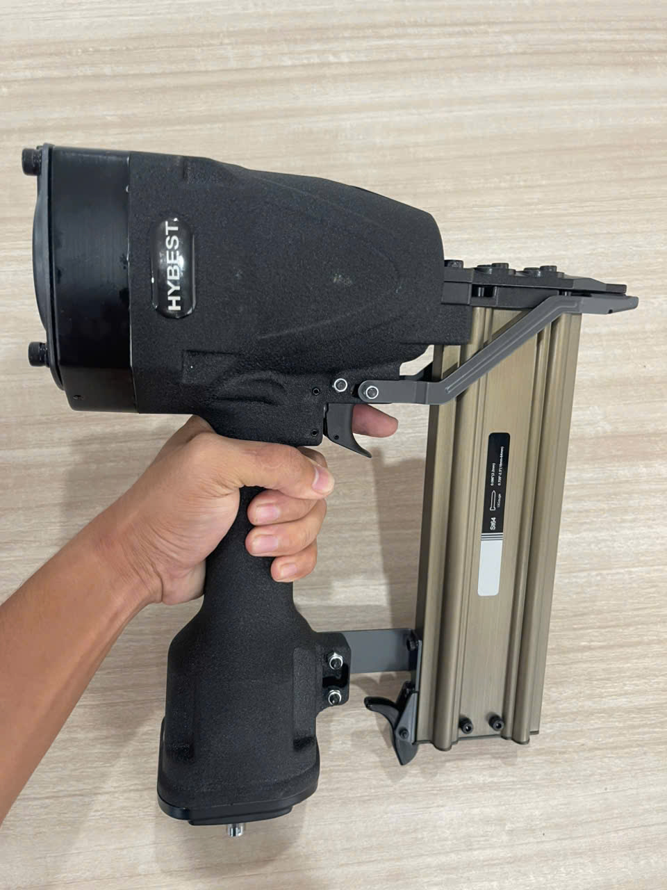 Máy đóng đinh bê tông cầm tay HYBEST, model ST64L