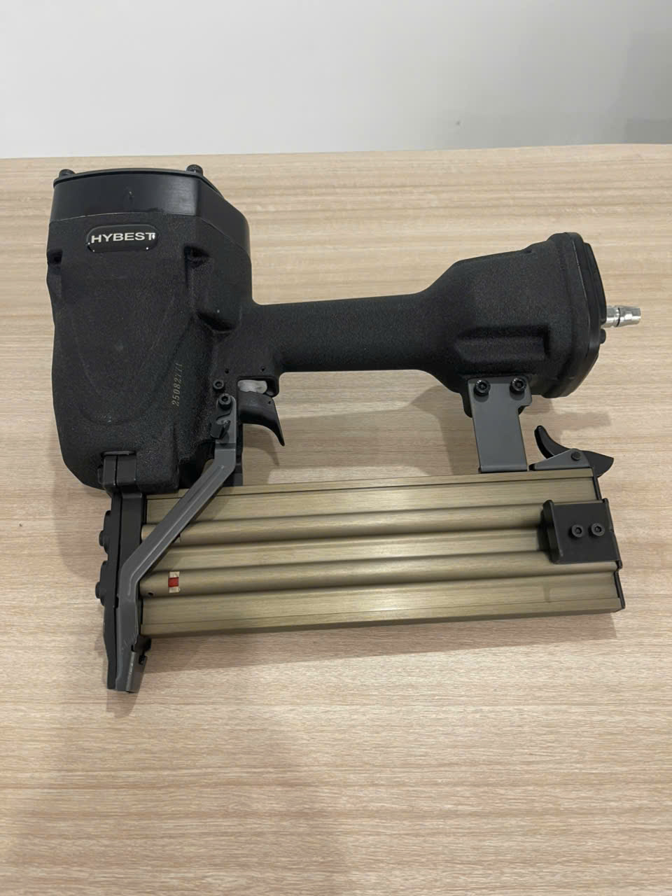 Máy đóng đinh bê tông cầm tay HYBEST, model ST64L