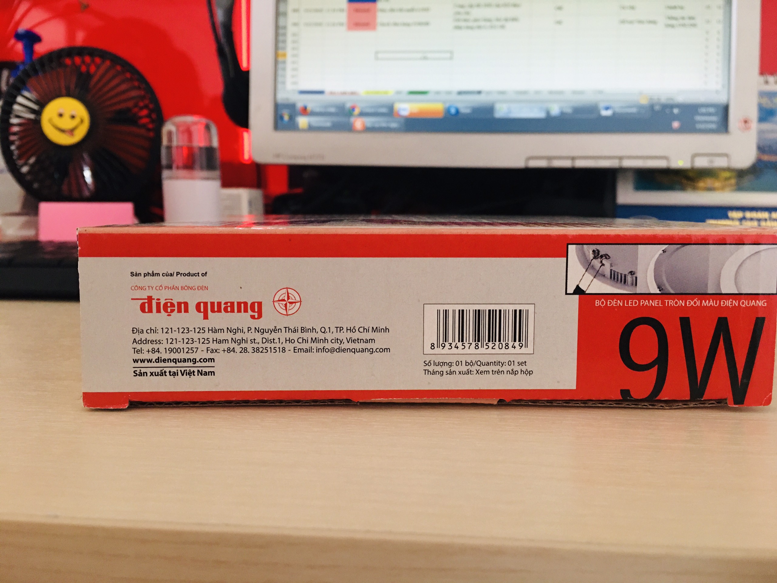 Bộ đèn LED Panel tròn Điện Quang ĐQ LEDPN04 09 7CS Go135 (9W, viền vàng, đổi màu, Ø135)