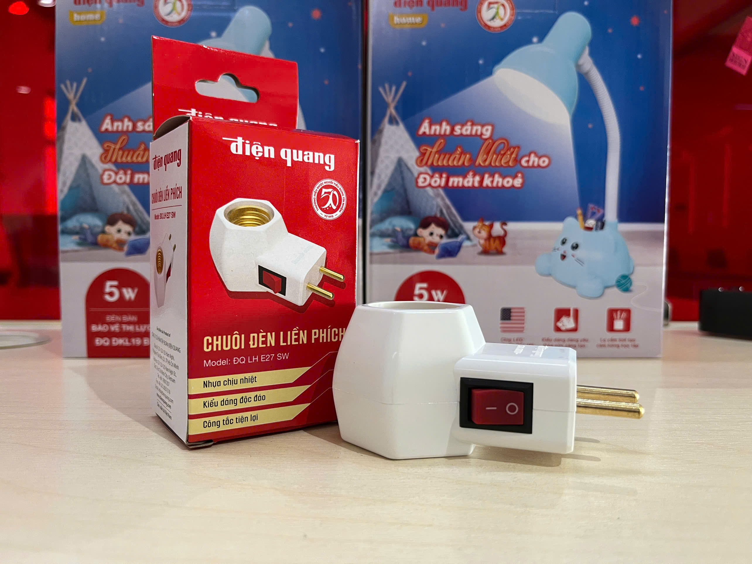 Chuôi đèn liền phích công tắc ĐQ LH E27 SW
