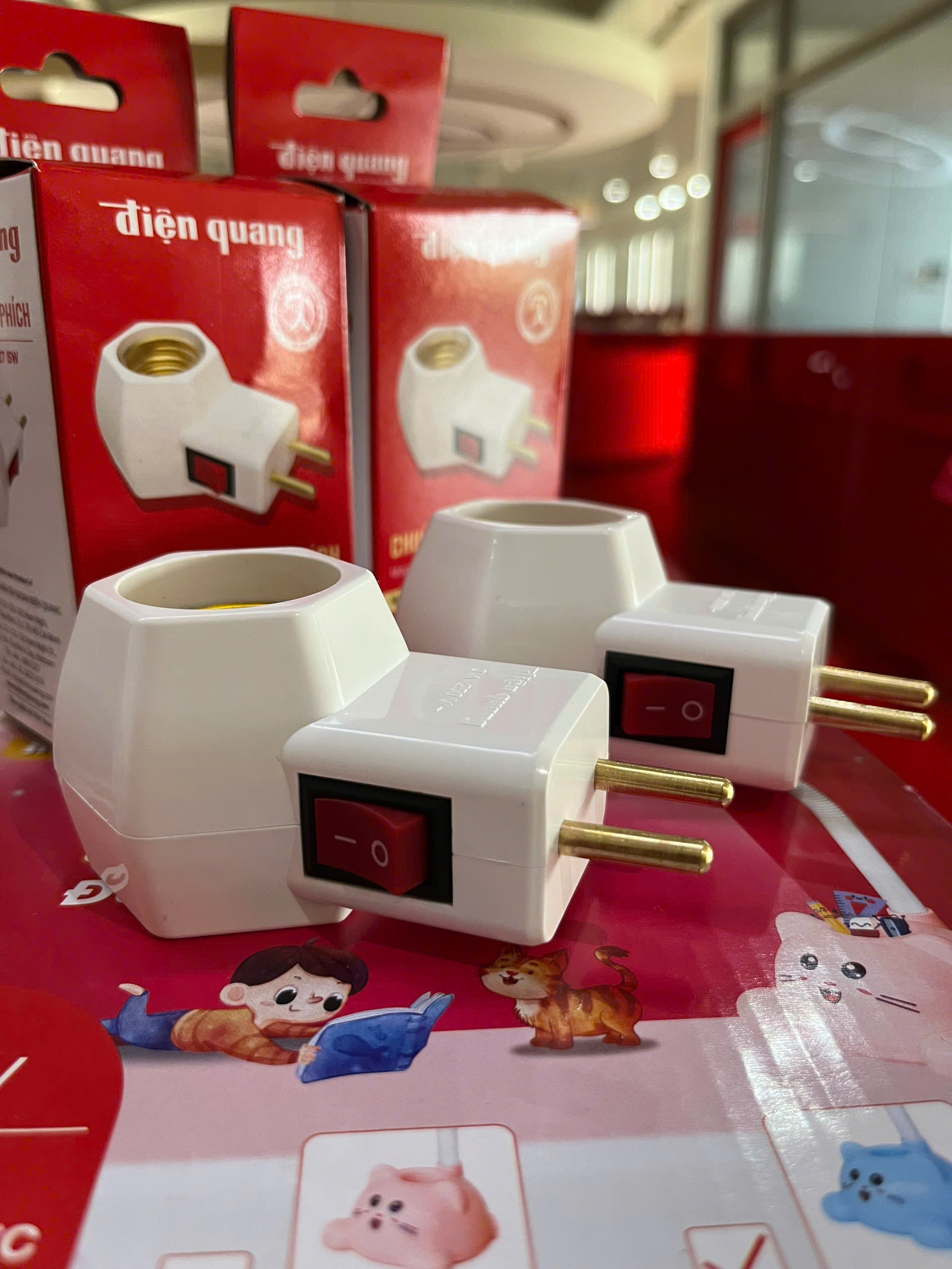 Chuôi đèn liền phích công tắc ĐQ LH E27 SW