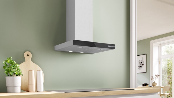 Máy Hút Mùi 60cm Bosch Serie 4 DWB67BK61T – Hút Mạnh 779 m³/h, Êm Ái, Thiết Kế Đen Sang Trọng
