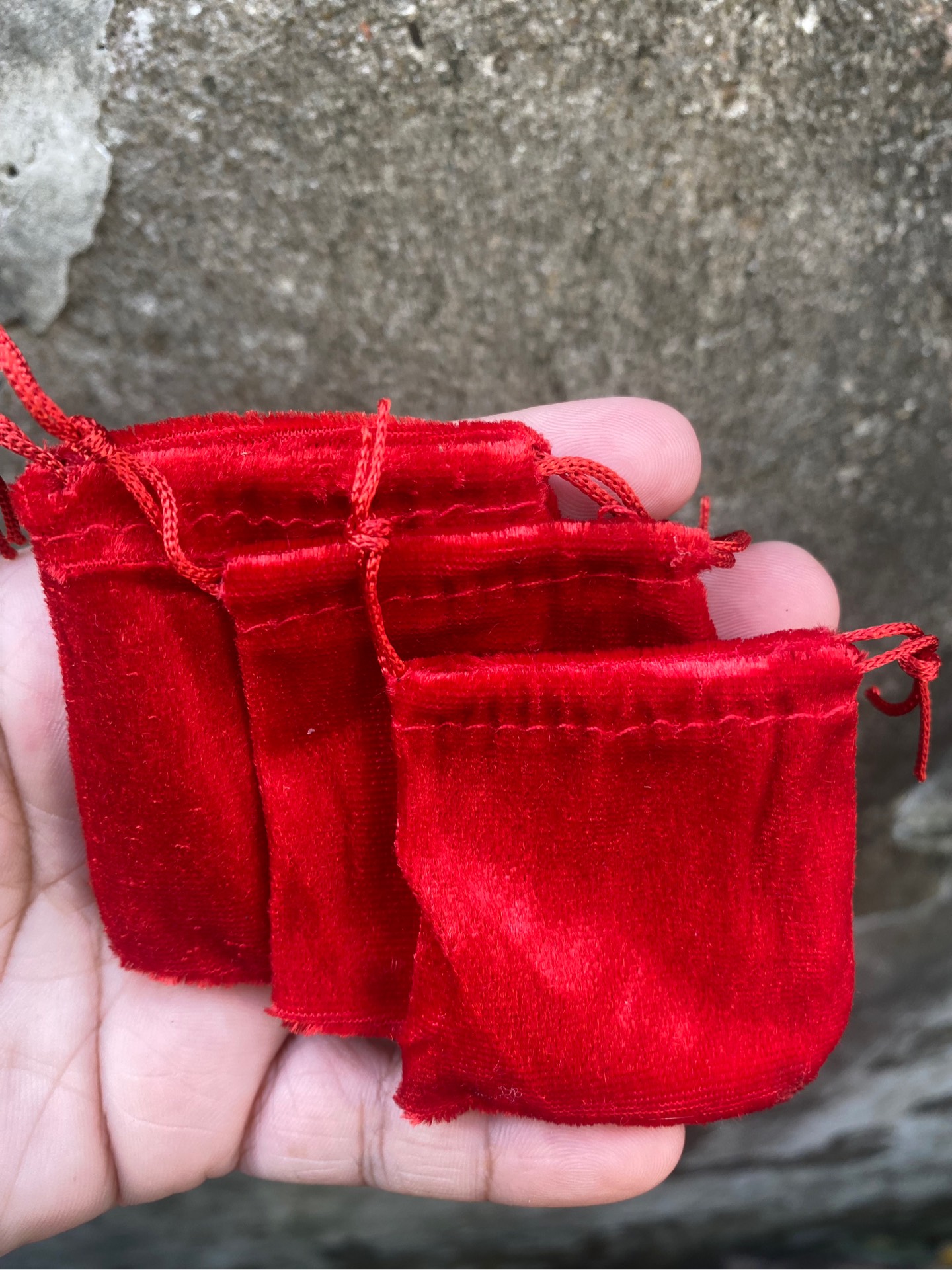 Túi nhung đỏ đựng trang sức, đồ phong thuỷ, kim cương 6x5cm