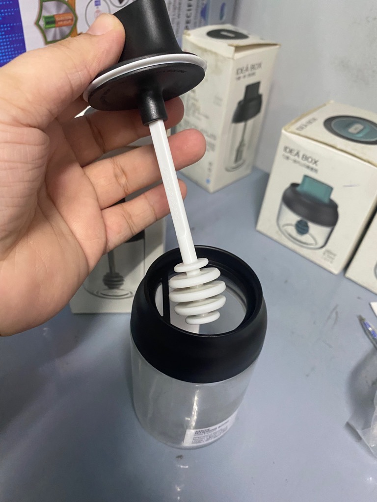 1 Hủ Thuỷ tinh dài 250ml ideabox kèm muỗng kiêm nắp đậy đựng mật ong, dầu ăn