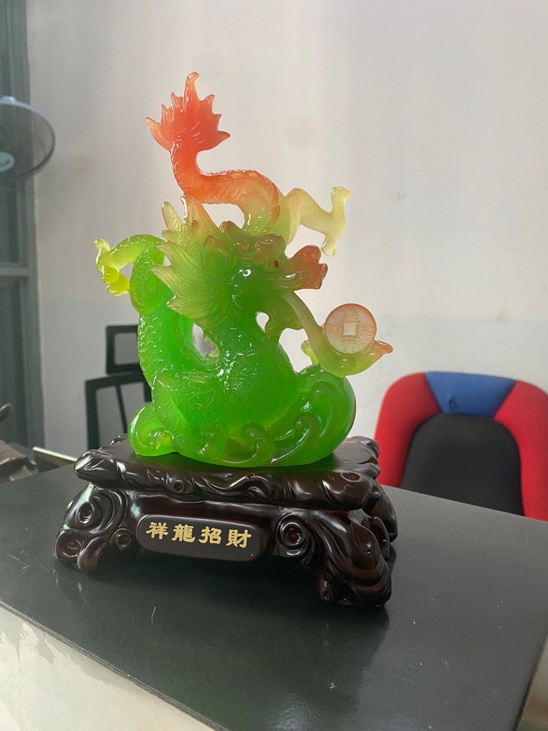 Tượng Rồng ngọc đuôi đỏ phong thủy may mắn