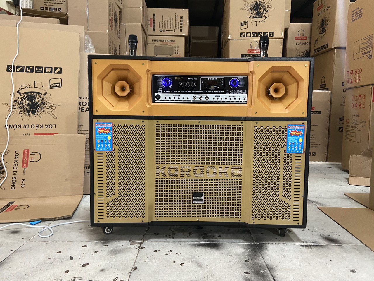 Loa kéo điện SoundBox SB-1600 2 bass 40 main liền vang 16 sò bluetooth kèm 2 micro không dây hát karaoke [BH 1 năm]
