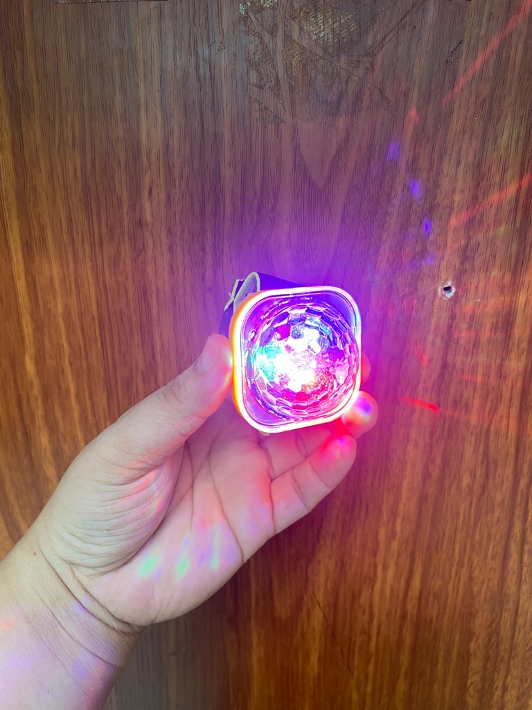 Đèn led vũ trường cảm ứng nhạc, pin sạc, có dây đeo kèm hít tường / kính kiếng xe hơi ô tô, trang trí, sinh nhật [BH: 1 TUẦN]