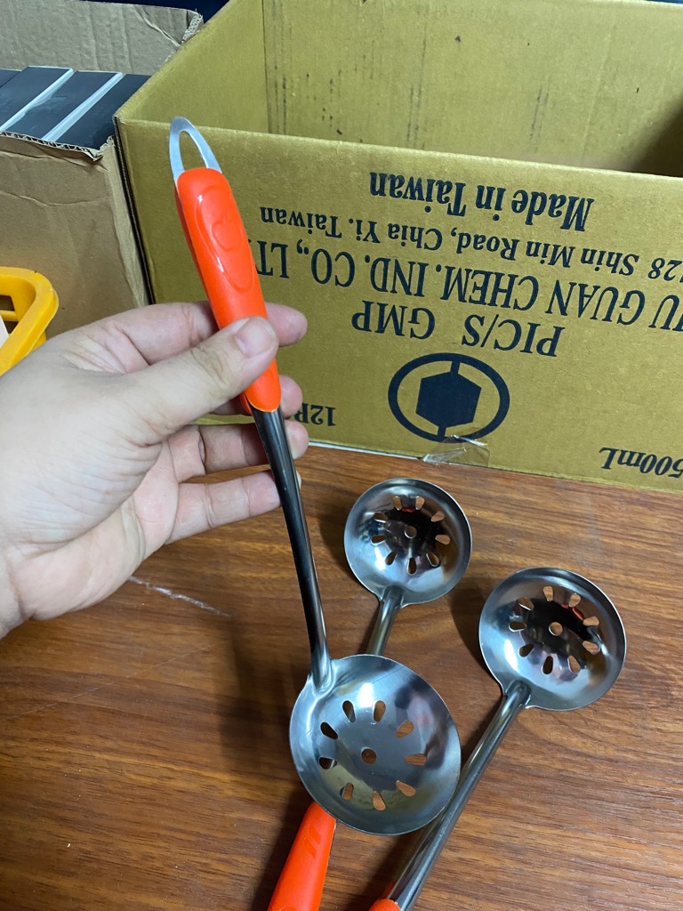 Vá vớt topping, vá ăn lẩu, ăn canh cán nhựa có lỗ treo / pktn sale