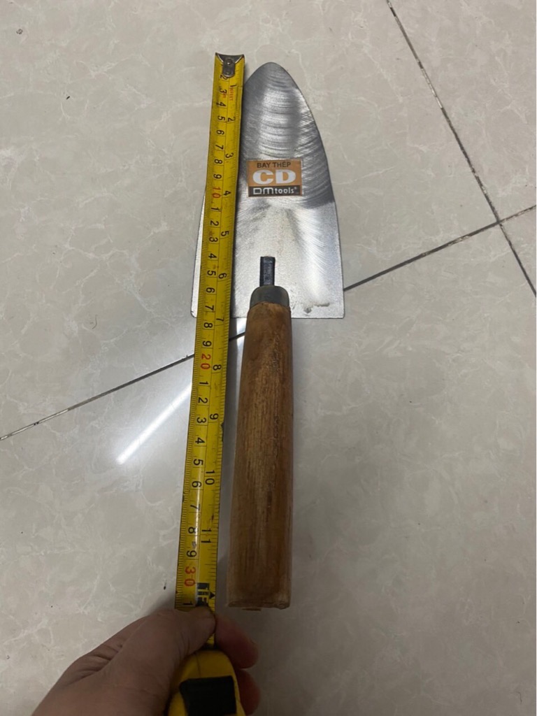 Bay làm vườn, làm hồ xây dựng lưỡi thép CD 10cm ngang, cán gỗ / pktn sale