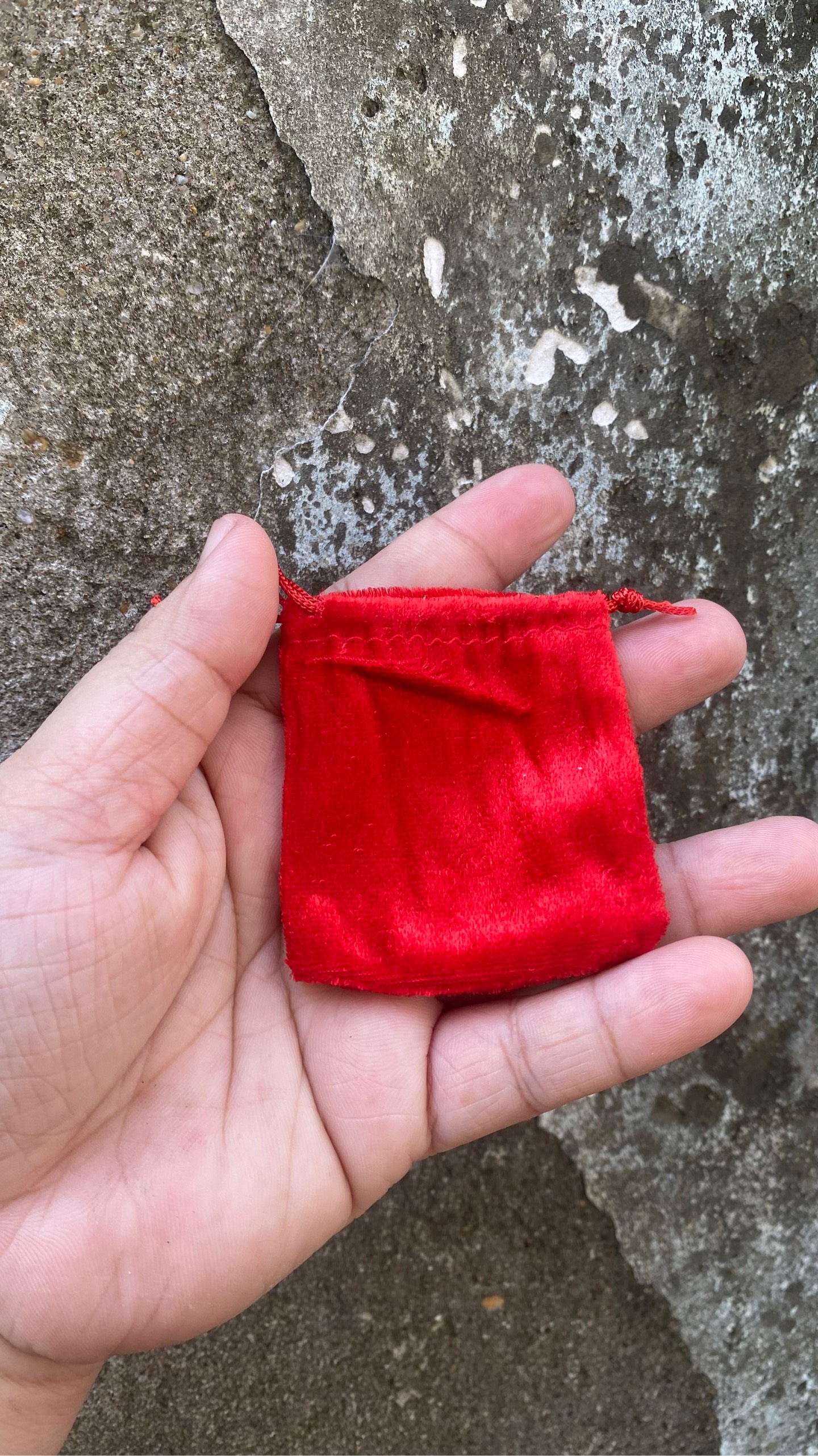 Túi nhung đỏ đựng trang sức, đồ phong thuỷ, kim cương 6x5cm