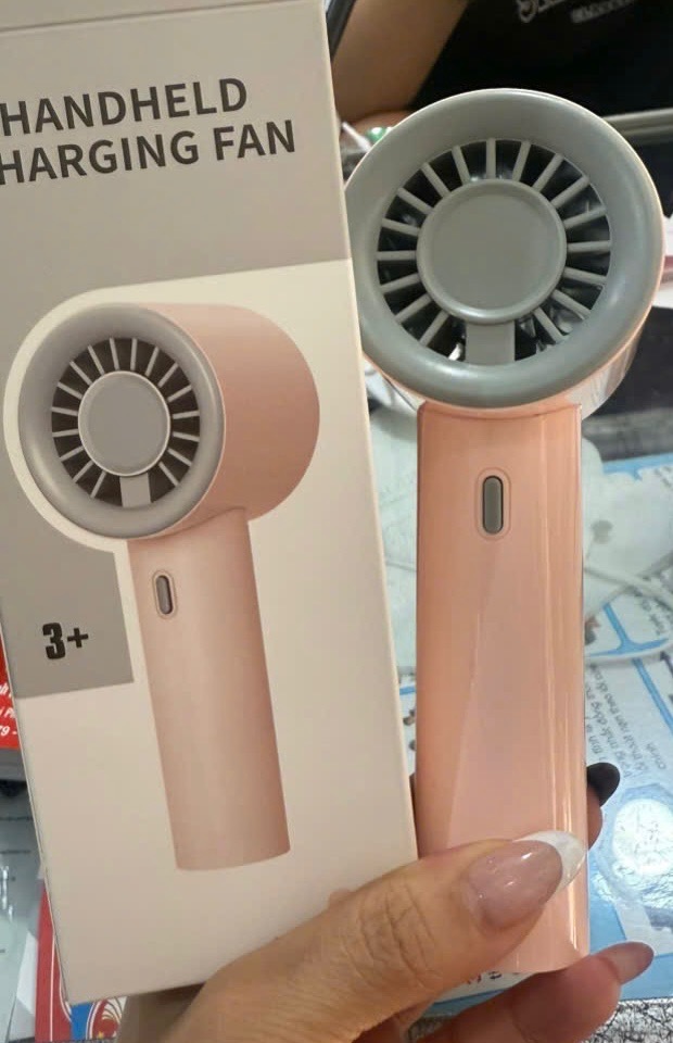 Quạt cầm tay HANDHELD CHARGING FAN 2490 mẫu máy sấy siêu dễ thương