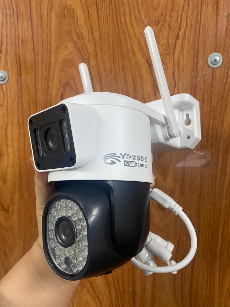 Camera IP Wifi Yoosee 12Mpx 2305 2 mắt BLQ2-18D (LOẠI NHIỀU LED) (hiện 2 màn hình 2 mắt cùng lúc) ban đêm có màu chính hãng [BH 6 tháng]