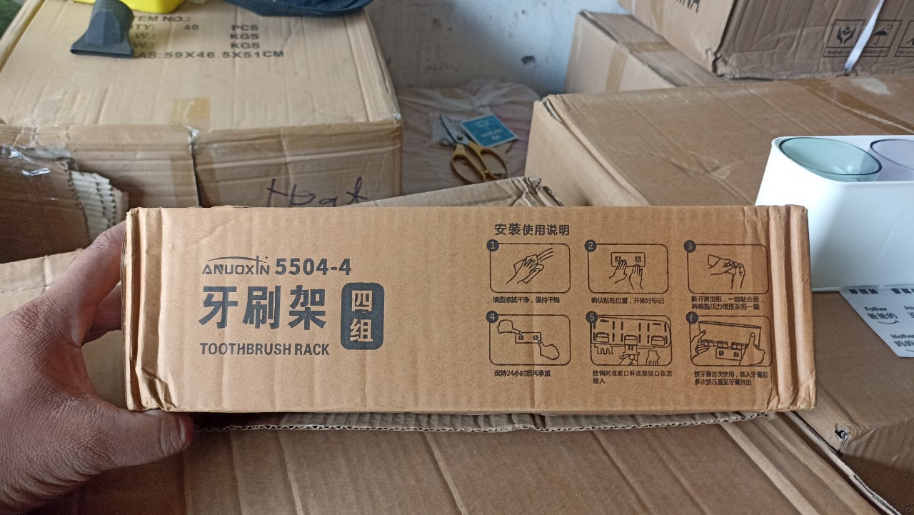 Bộ dụng cụ lấy kem đánh răng 5504-4 LOẠI RẺ NHỰA THƯỜNG 2in1 kèm 4 cốc kiêm kệ đựng bàn chải, lược, đồ dùng cá nhân loại xịn [BH: NONE]