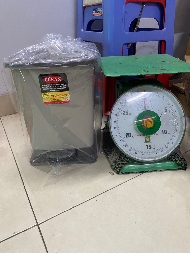 Thùng đựng rác văn phòng CLEAN nắp đạp size bé 26 x 23 x 31cm [BH: NONE]