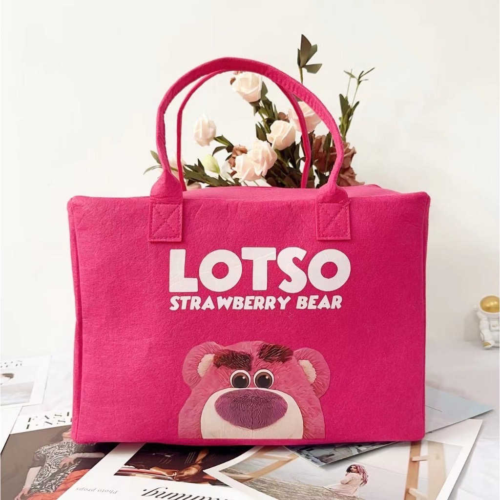 Túi nỉ vải dệt họa tiết hoạt hình gấu dâu Lotso size 40x30x20cm [BH: NONE]