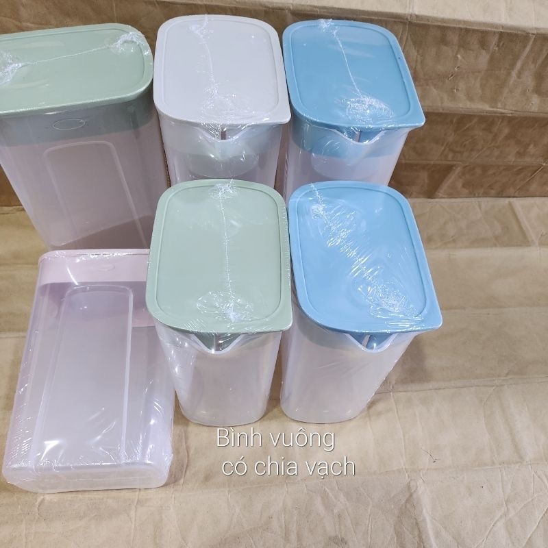 Ca nhựa/ bình nhựa cầm tay Việt Nhật 1.5L không quai, có vạch chia và nắp đậy đựng nước tủ lạnh nhà bếp