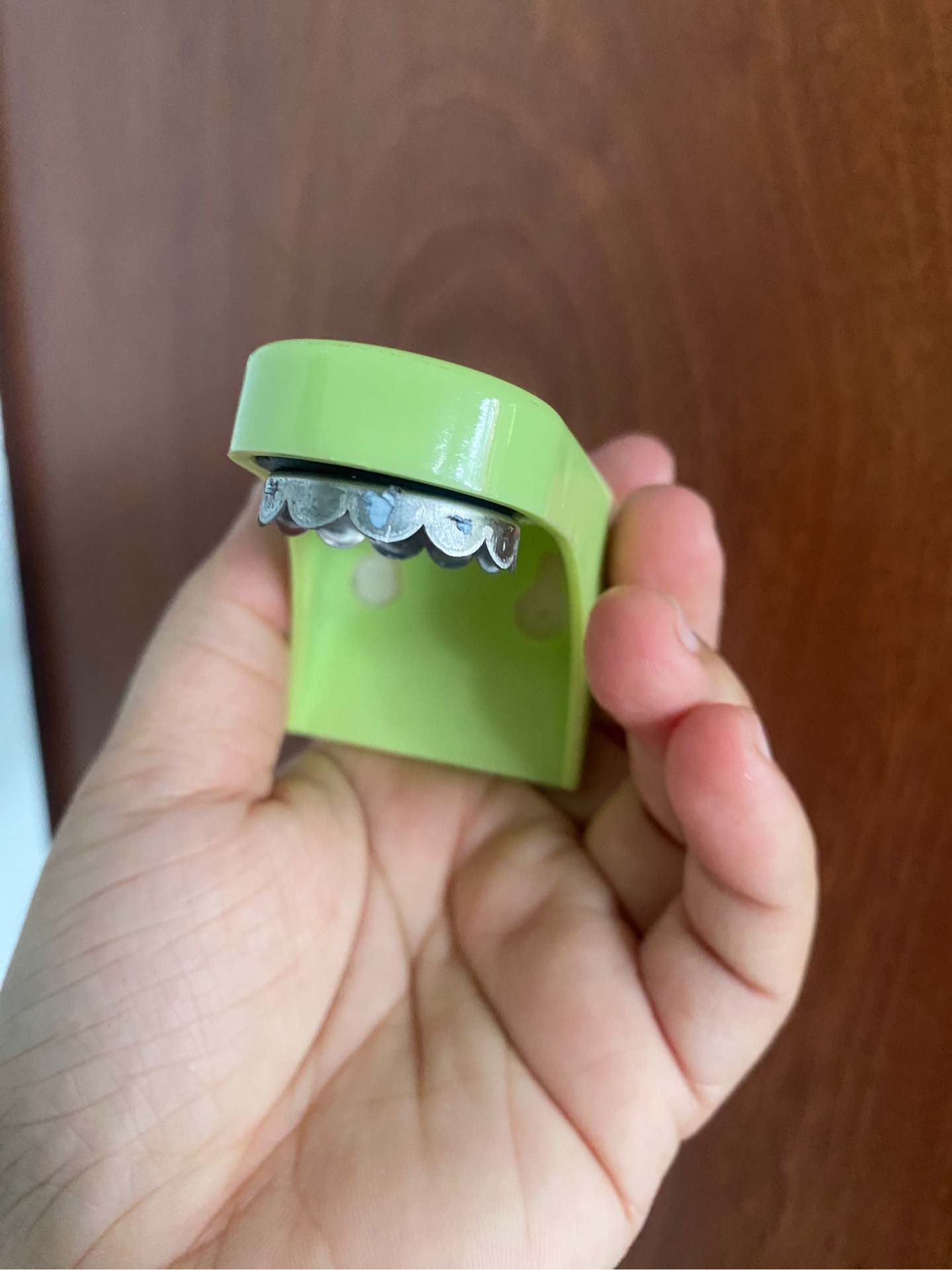 Giá đỡ, kệ treo xà phòng (kệ xà bông) hít nam châm dán tường (hoặc khoan tường) siêu tiện giúp xà bông khô ráo sạch khuẩn