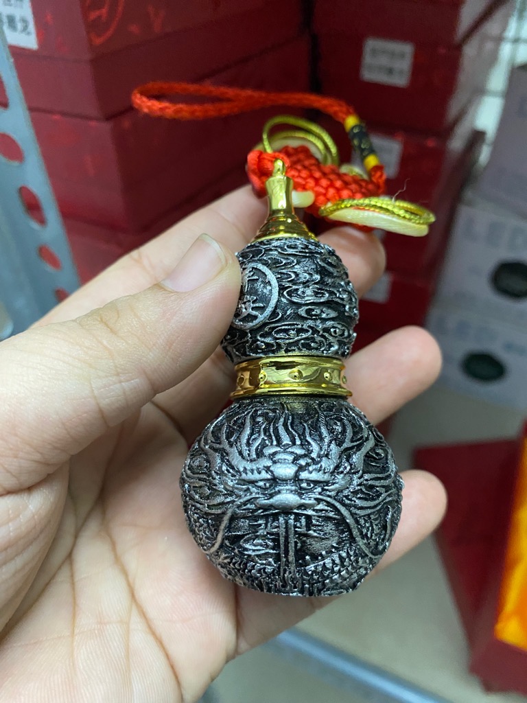 Bật lửa diêm xăng MÀU ĐỒNG hoạ tiết Rồng điêu khắc hình quả hồ lô phong thuỷ may mắn fullbox (hộp mới hoặc cũ tuỳ lô) [BH: None] / pktn sale