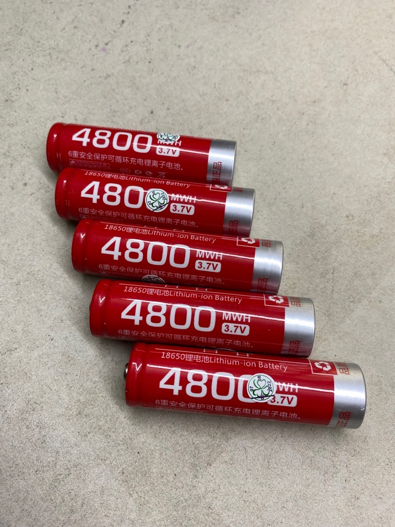 Pin sạc 3v7 2200/4.800mwh 18650 màu đỏ / xanh cho loa pháp loại 1 xịn