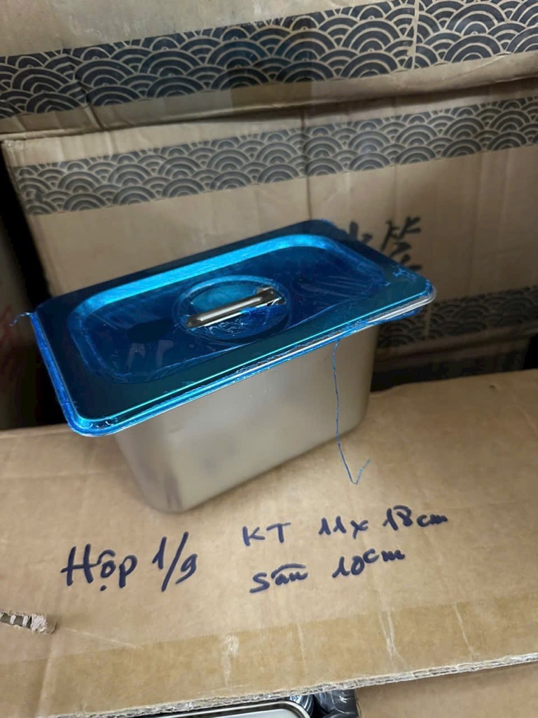 Hộp inox 1/9  size 11x18cm có nắp đậy bằng inox [BH: None]