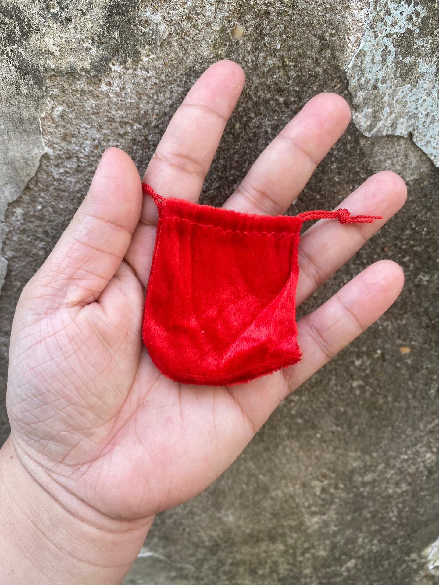 Túi nhung đỏ đựng trang sức, đồ phong thuỷ, kim cương 6x5cm