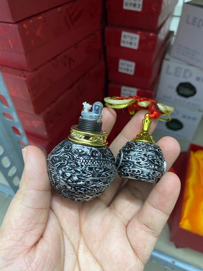 Bật lửa diêm xăng MÀU ĐỒNG hoạ tiết Rồng điêu khắc hình quả hồ lô phong thuỷ may mắn fullbox (hộp mới hoặc cũ tuỳ lô) [BH: None] / pktn sale