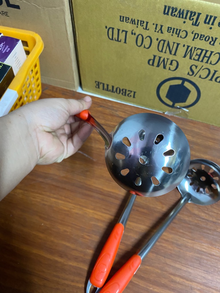 Vá vớt topping, vá ăn lẩu, ăn canh cán nhựa có lỗ treo / pktn sale