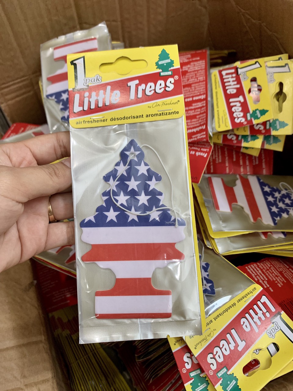 Lá thông thơm treo xe hơi / pktn sale