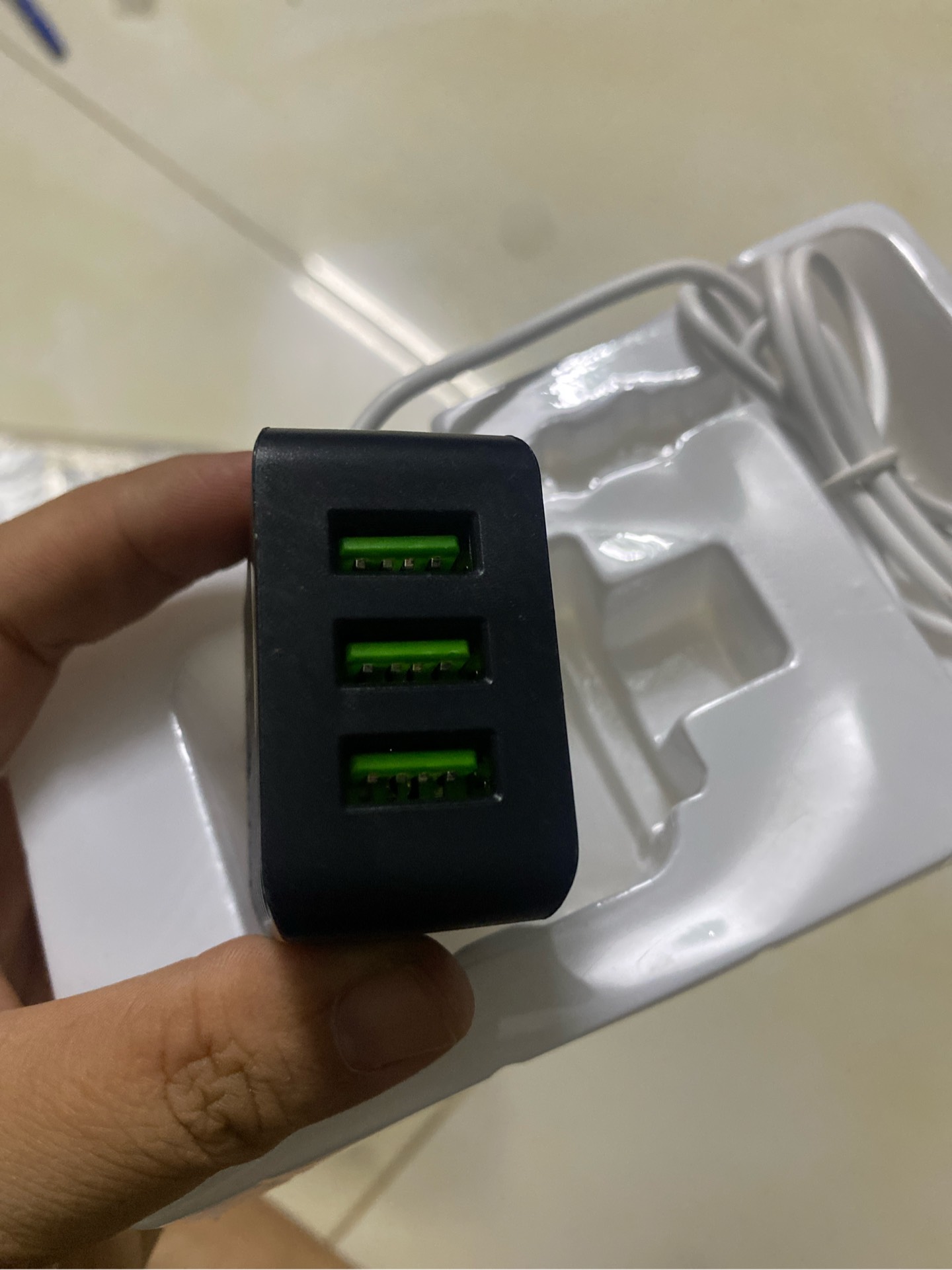 Bộ sạc liền dây Micro CHA320 (kèm 3 cổng usbA) xả kho hộp cũ