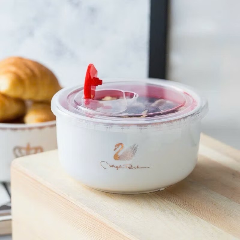 Hộp quà tặng 3 tô sứ nắp nhựa úp mì, đựng đồ ăn HIGH QUAILITY CERAMICS con công siêu sang