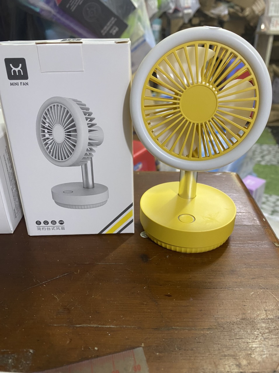Quạt đèn 88140 tích điện kiêm đèn selfie, quạt mát khi trang điểm và chụp hình tự sướng [BH: 1 Tháng] / pktn sale