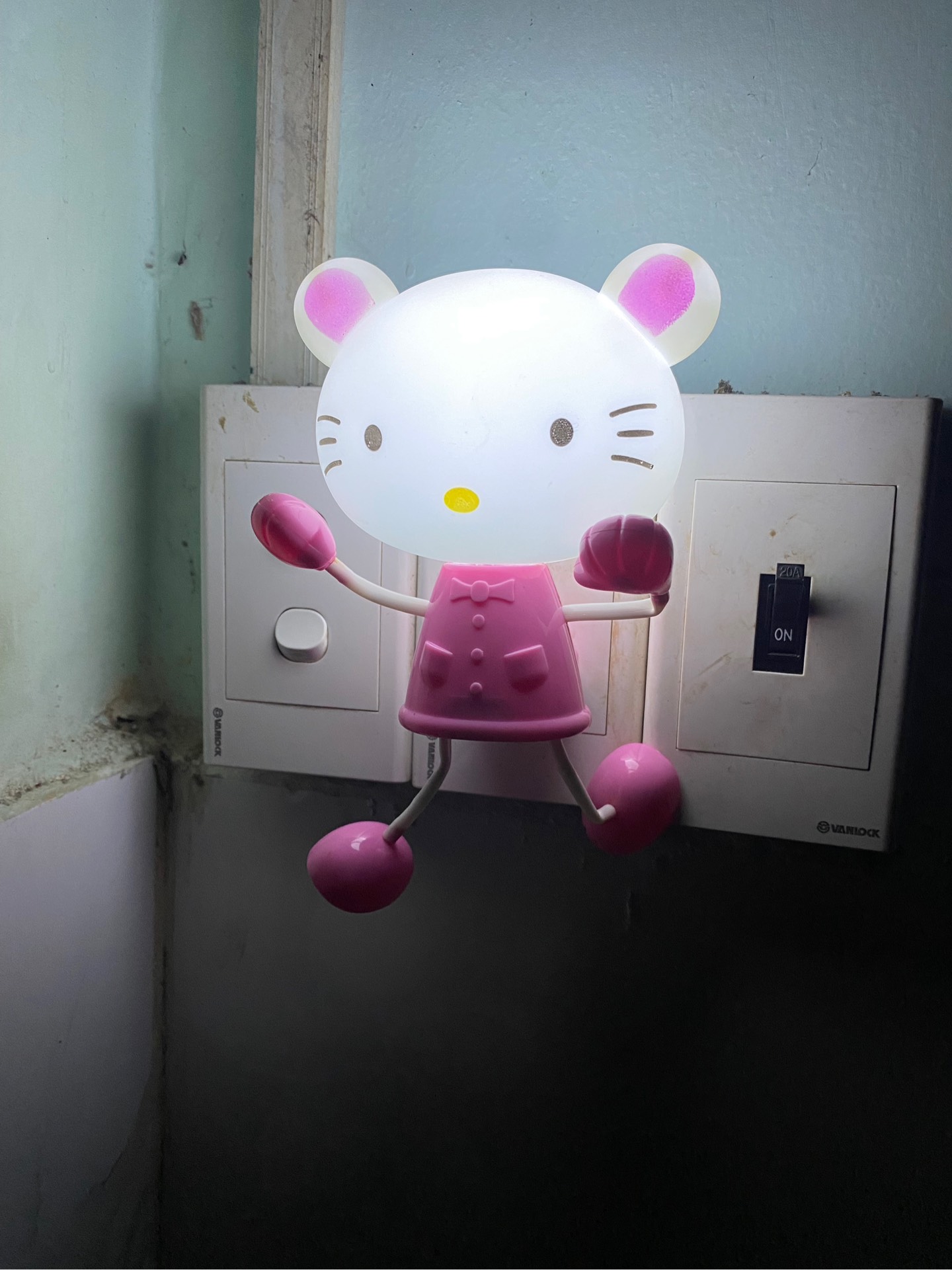 Thanh lý xả kho đèn ngủ tự động sáng tối hình thú