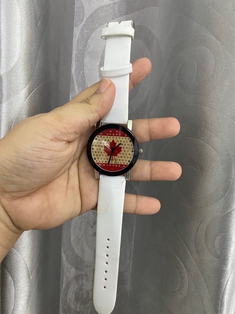 Thanh lý Đồng Hồ đeo tay thời trang lá Phong (ko kèm pin, 1 số cái dây hơi ố, khách mua về lau dùm em) [BH: None] / pktn sale