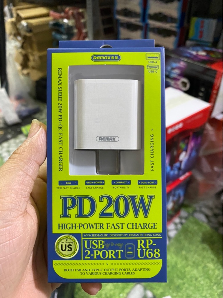 CÓC SẠC NHANH 20W REMAX RP-U68 (US) 1 CỔNG USB QC3.0 18W VS 1 CỔNG TYPE C PD 20W CHO IPHONE 11 12 13 CHÍNH HÃNG {KHÔNG KÈM CÁP} [BH 1 NĂM]