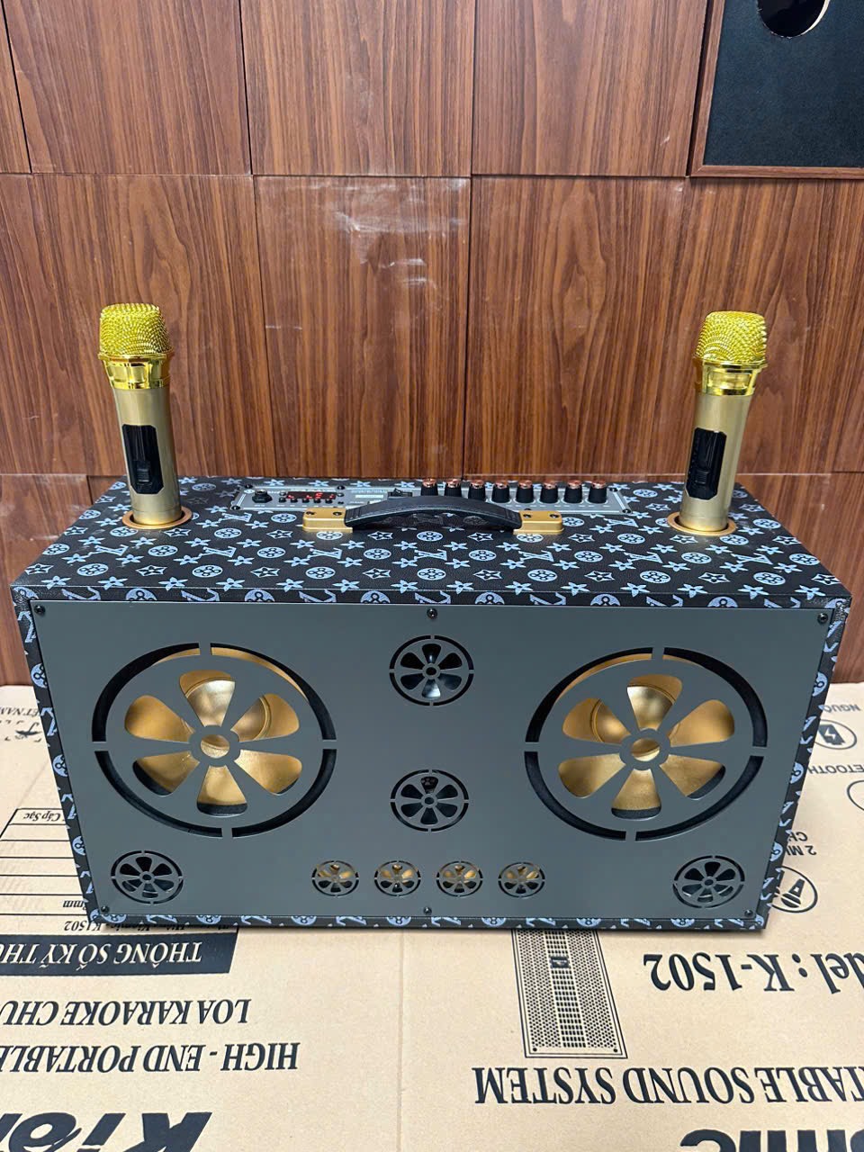 Loa bluetooth karaoke xách tay Kiomic K-8013 mẫu mới 2025 bass 2 tấc đôi chính hãng
