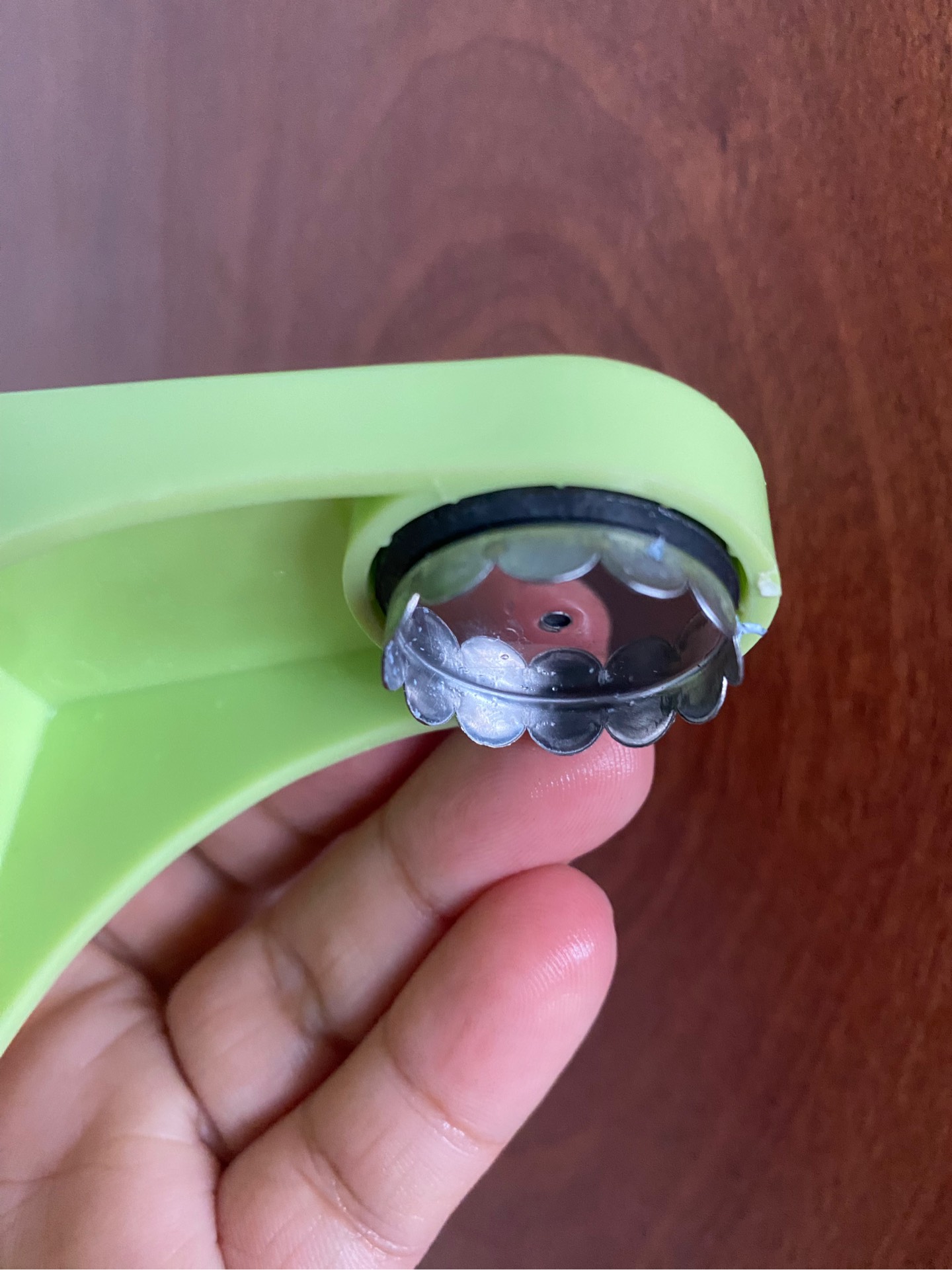 Giá đỡ, kệ treo xà phòng (kệ xà bông) hít nam châm dán tường (hoặc khoan tường) siêu tiện giúp xà bông khô ráo sạch khuẩn