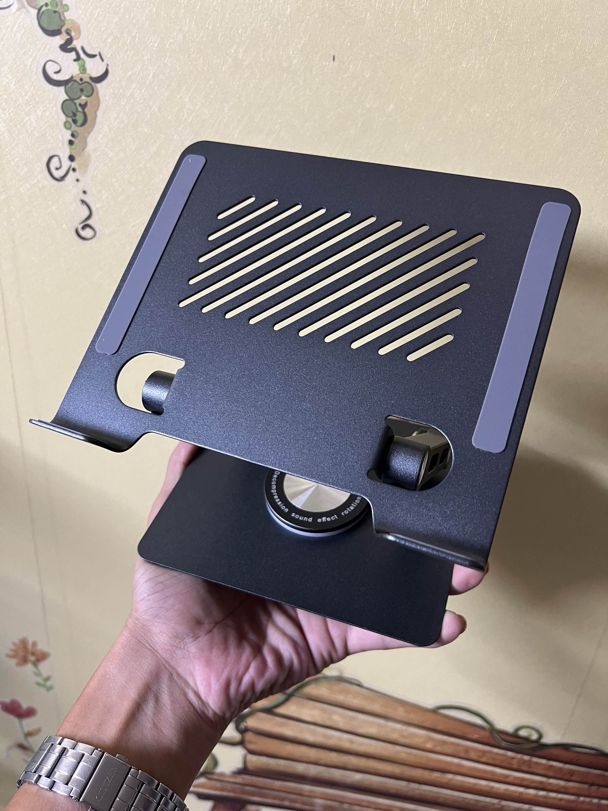 Giá đỡ điện thoại, iPad J26 kim loại đế xoay 360 độ, loại xịn (đế 14cmx12cm) full box