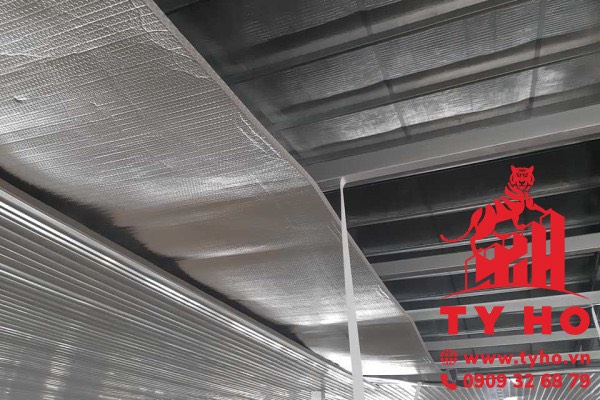 [Thanh Lý] Tấm cách nhiệt chống nóng, chống cháy túi khí Cát Tường P2 chính hãng (2 mặt xi mạ nhôm) cuộn 8m x 1.55m (12.4m2)