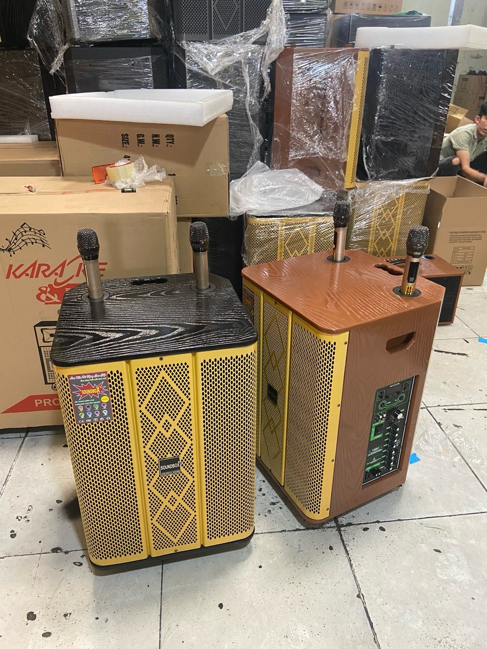 Loa kéo 3 tấc SoundBox 1216G kèm 2 micro không dây siêu hay hát karaoke [BH 6 tháng]