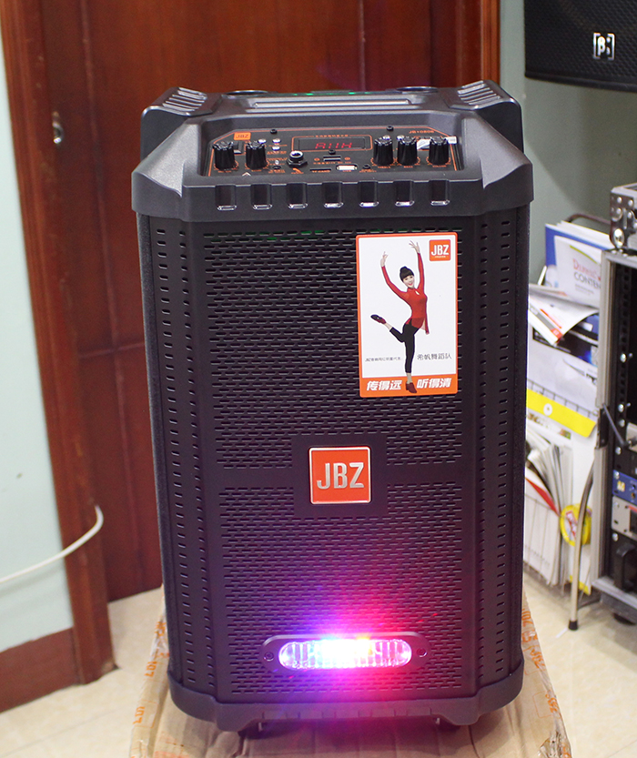 Loa kéo di động JBZ 1006 Thùng gỗ 2 micro karaoke không dây kèm đèn led siêu đẹp [BH: 6 tháng]
