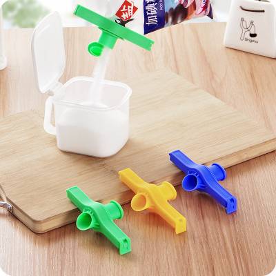 Dụng cụ kẹp miệng túi có nút rót tiện lợi / pktn sale
