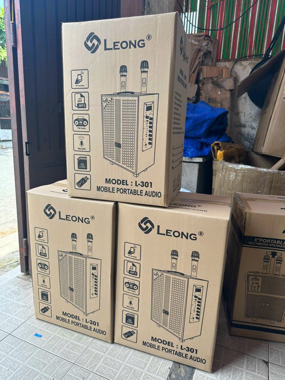 Loa kéo di động Leong L301 {TẶNG KÈM CÁP SẠC TYPE C}  mẫu mới kèm 2 mic không dây hát karaoke chính hãng [6kg luôn thùng: 340x270x520] [BH 6 Tháng]