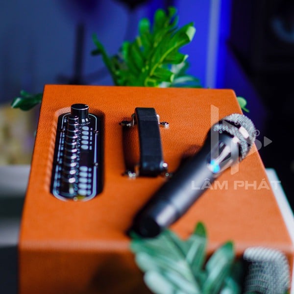 Loa kéo di động T18 loa 2 Bass thùng gỗ kèm 2 micro vỏ nhôm UHF siêu hút không dây hát karaoke siêu hay thùng gỗ [BH 6 tháng]