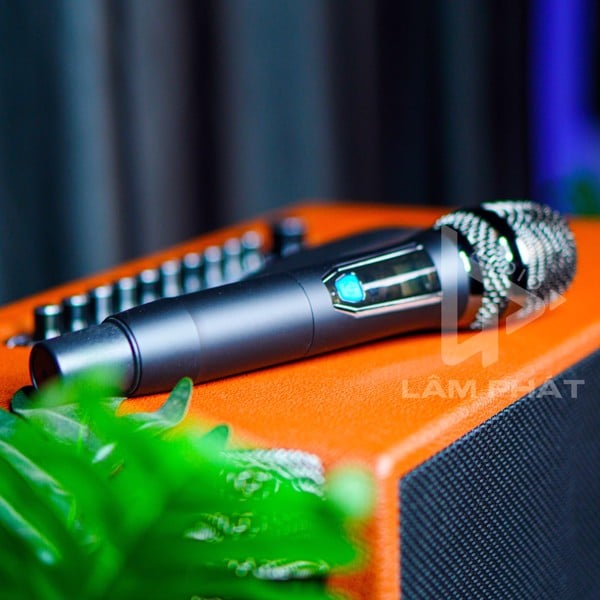 Loa kéo di động T18 loa 2 Bass thùng gỗ kèm 2 micro vỏ nhôm UHF siêu hút không dây hát karaoke siêu hay thùng gỗ [BH 6 tháng]