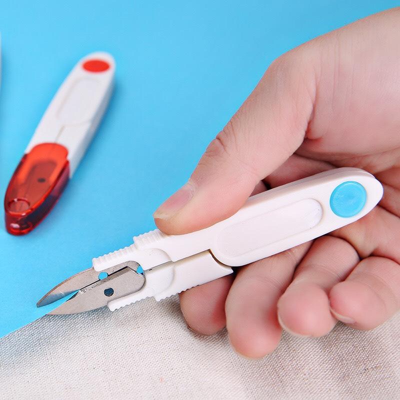 Kéo cắt chỉ có nắp xếp gọn [BH: None] hjk92